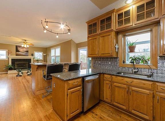 4th image of 8913 W 128th St