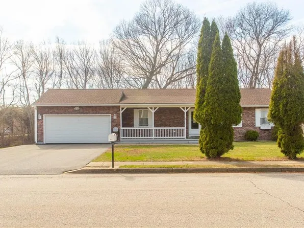 17 Brianwood Ct, Warwick, RI 02886