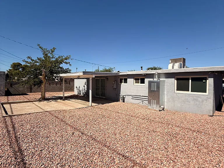 2753 Talbot St — Photo 65