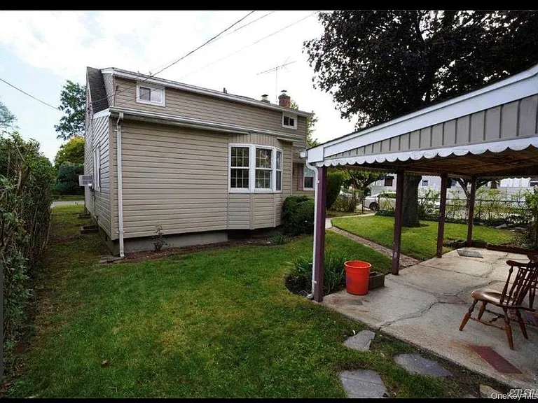 252 Arlington St — Photo 2
