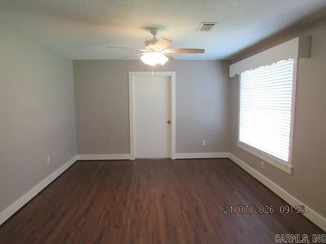 4 bed, 2.0 bath, 1468 sqft, $1,400 — Photo 2