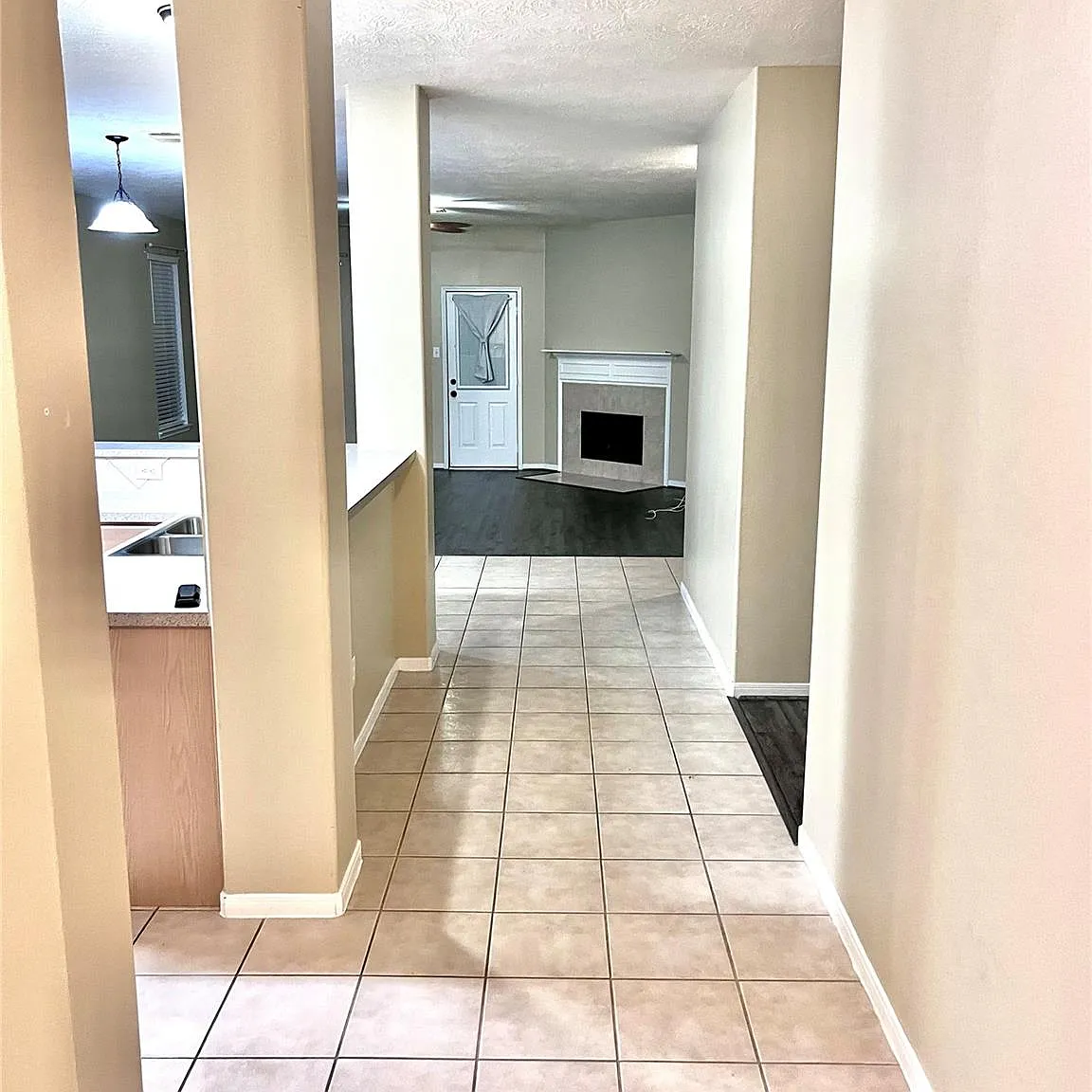4 bed, 2.0 bath, 2060 sqft, $2,500 — Photo 3