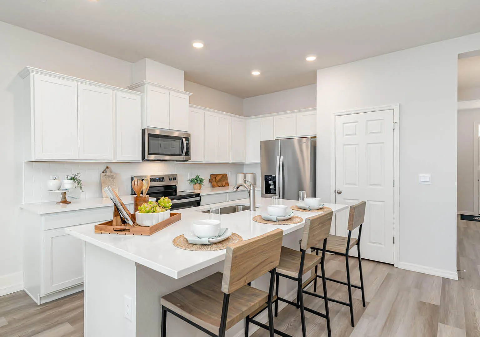 3 bed, 2.5 bath, 1673 sqft, $2,600 — Photo 2