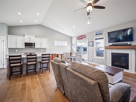 5th image of 1808 NE Heritage Dr