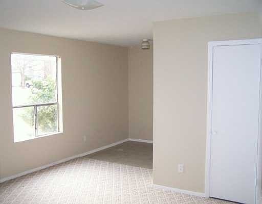 5th image of 2710 Evergreen Cir APT B