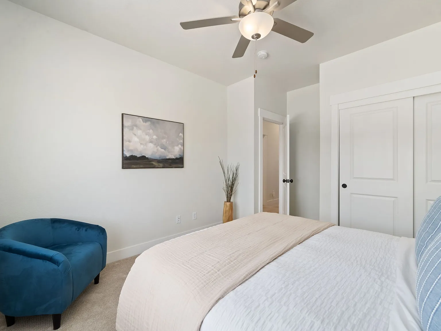 4 bed, 2405 sqft, $4,995 — Photo 2