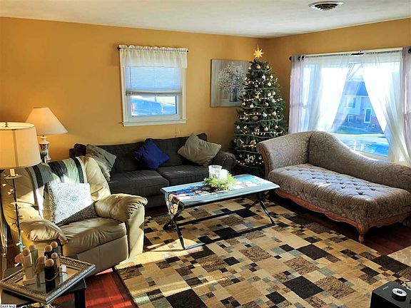 4th image of 126 Skyview Cir