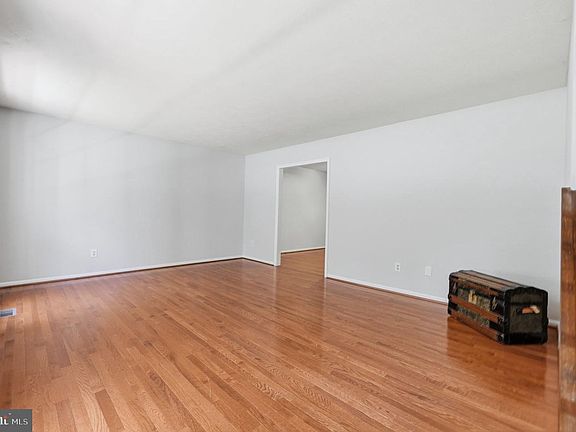 5th image of 6090 River Forest Dr