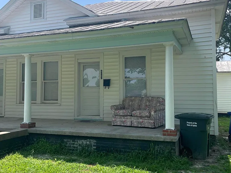 423 Snow Hill St — Photo 2