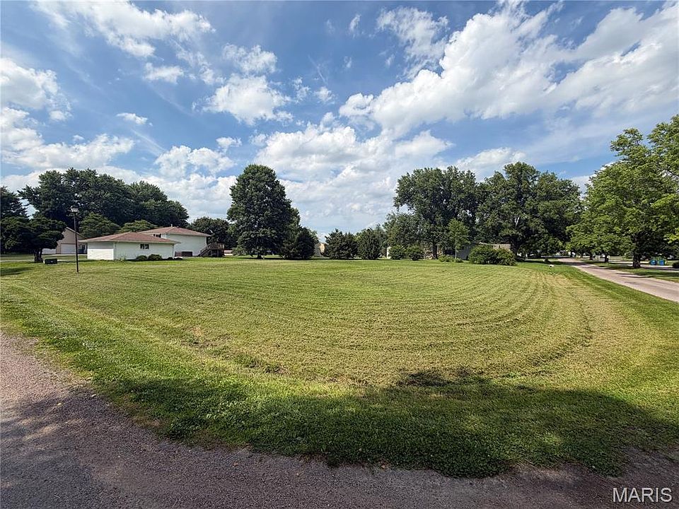 2nd image of 157 Holiday Dr