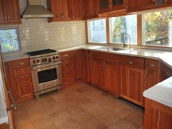 3rd image of 804 Judson Ave