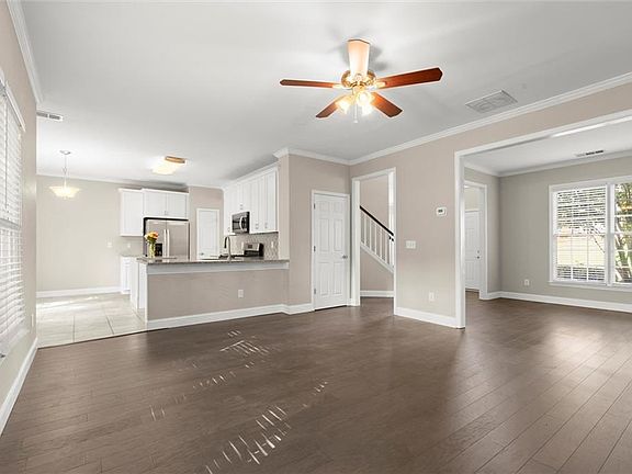 4th image of 4030 Annandale Main NW