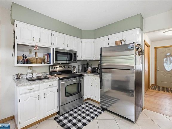 5th image of 4494 Woodlawn Cir