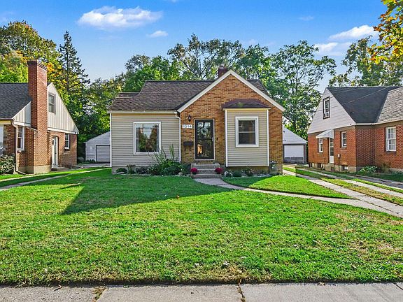3rd image of 1214 Edna St SE