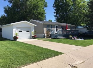 1512 Western Park Vlg, Jamestown, ND 58401