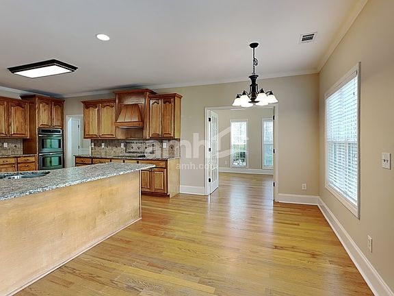 5th image of 140 Cambridge Woods Dr