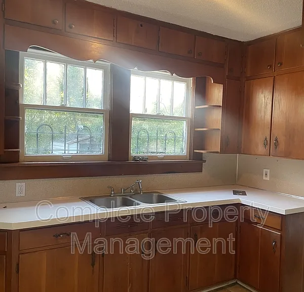 8211 Rugby Ave — Photo 8