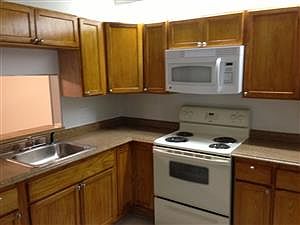 5th image of 2840 Somerset Dr APT 103M