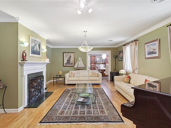 3rd image of 817 Amethyst St