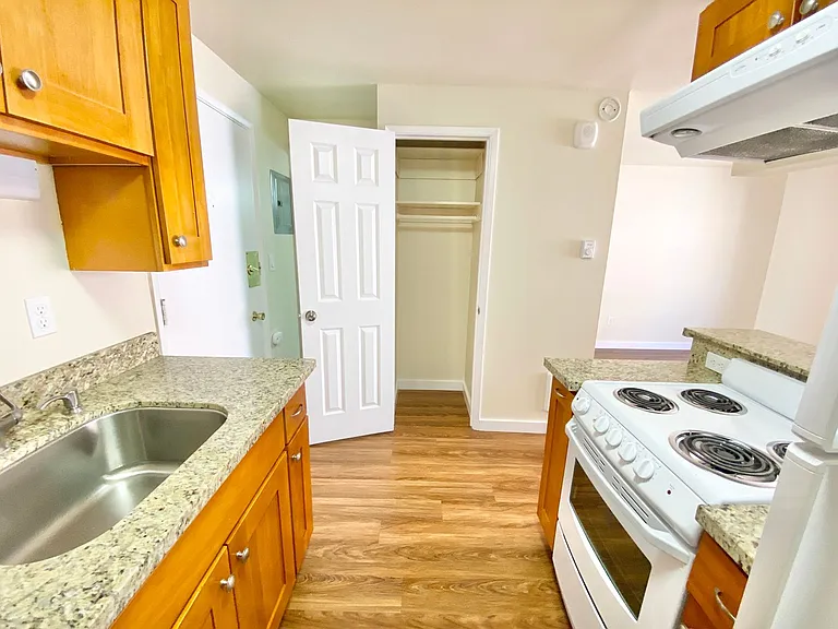 Summit Apartments — Photo 7