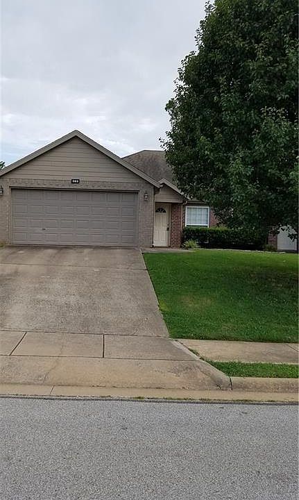 1st image of 868 Oakwood Ln