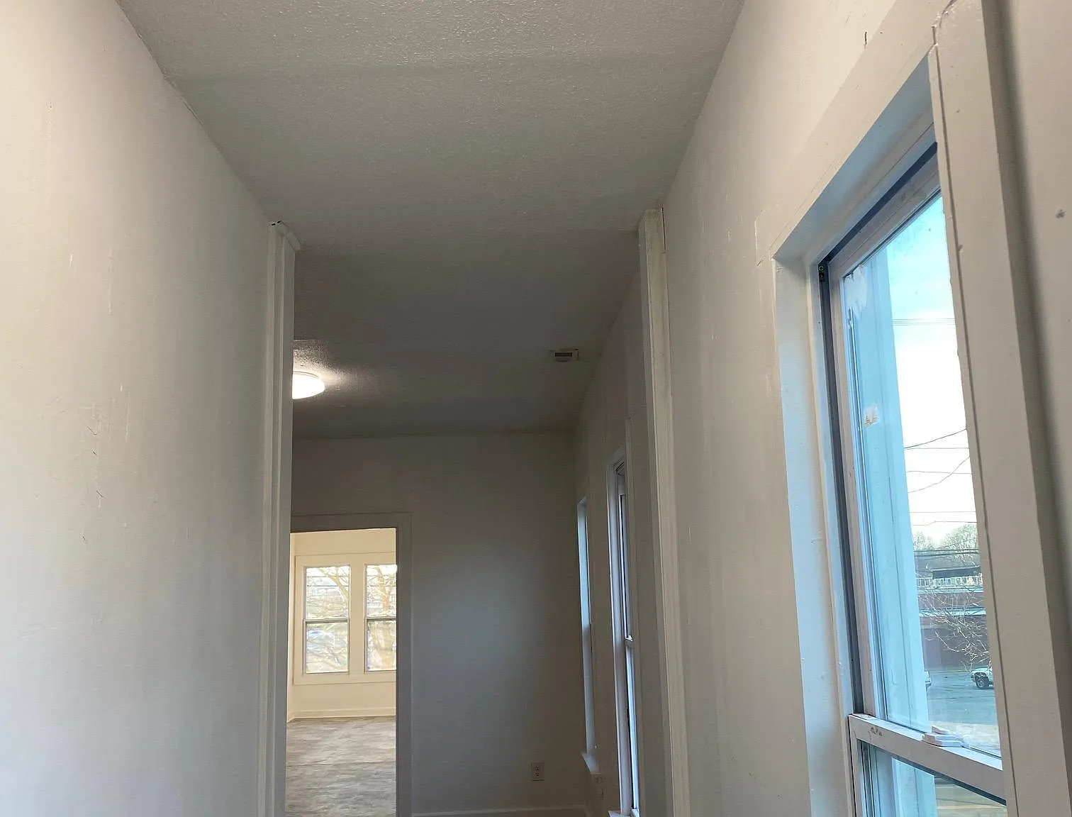 3 bed, 1100 sqft, $990 — Photo 3