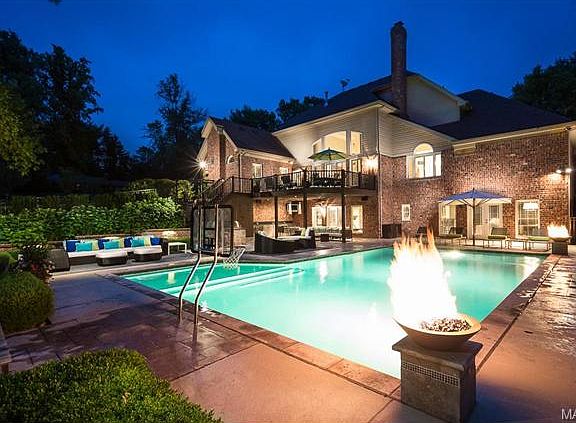 3rd image of 14 Geyer Wood Ln