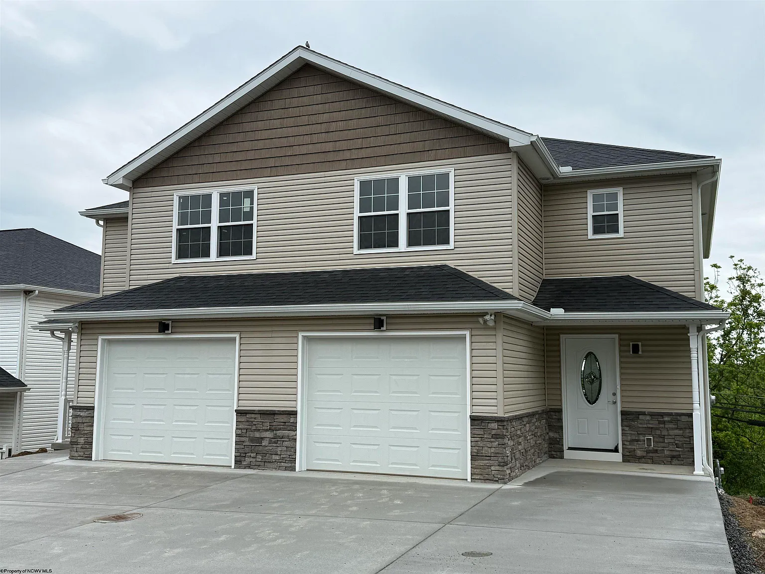 3 bed, 2.5 bath, $2,200 — Photo 1