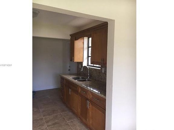5th image of 510 E 15th St