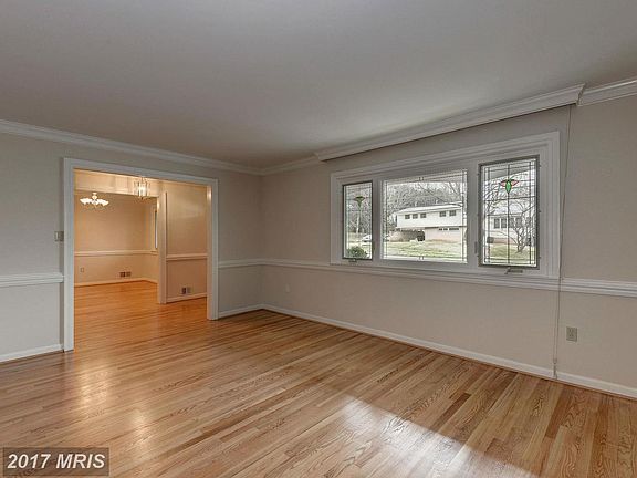5th image of 2896 Glenora Ln