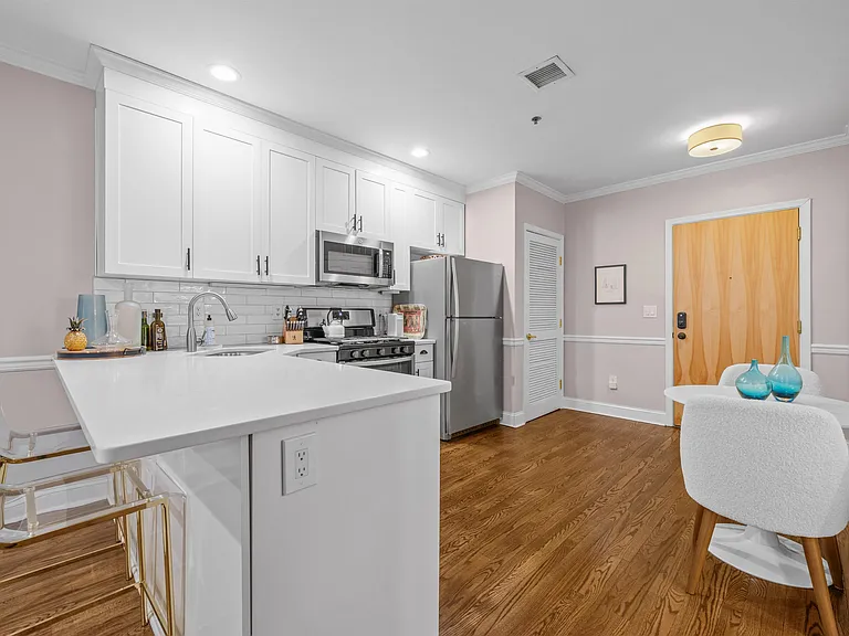 725 Jefferson St #24 — Photo 3