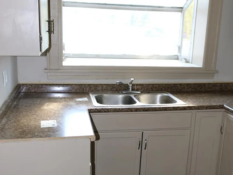 806 Garfield St — Photo 7