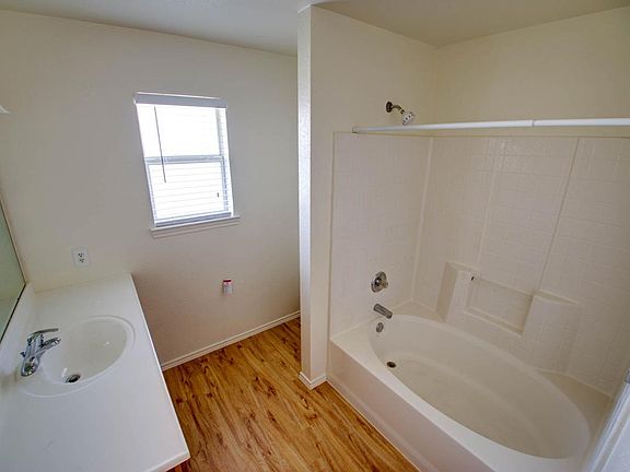 4th image of 2505 Bigleaf Dr