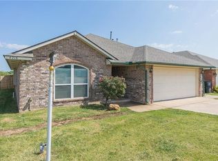 4216 Applegate Dr, Moore, OK 73160