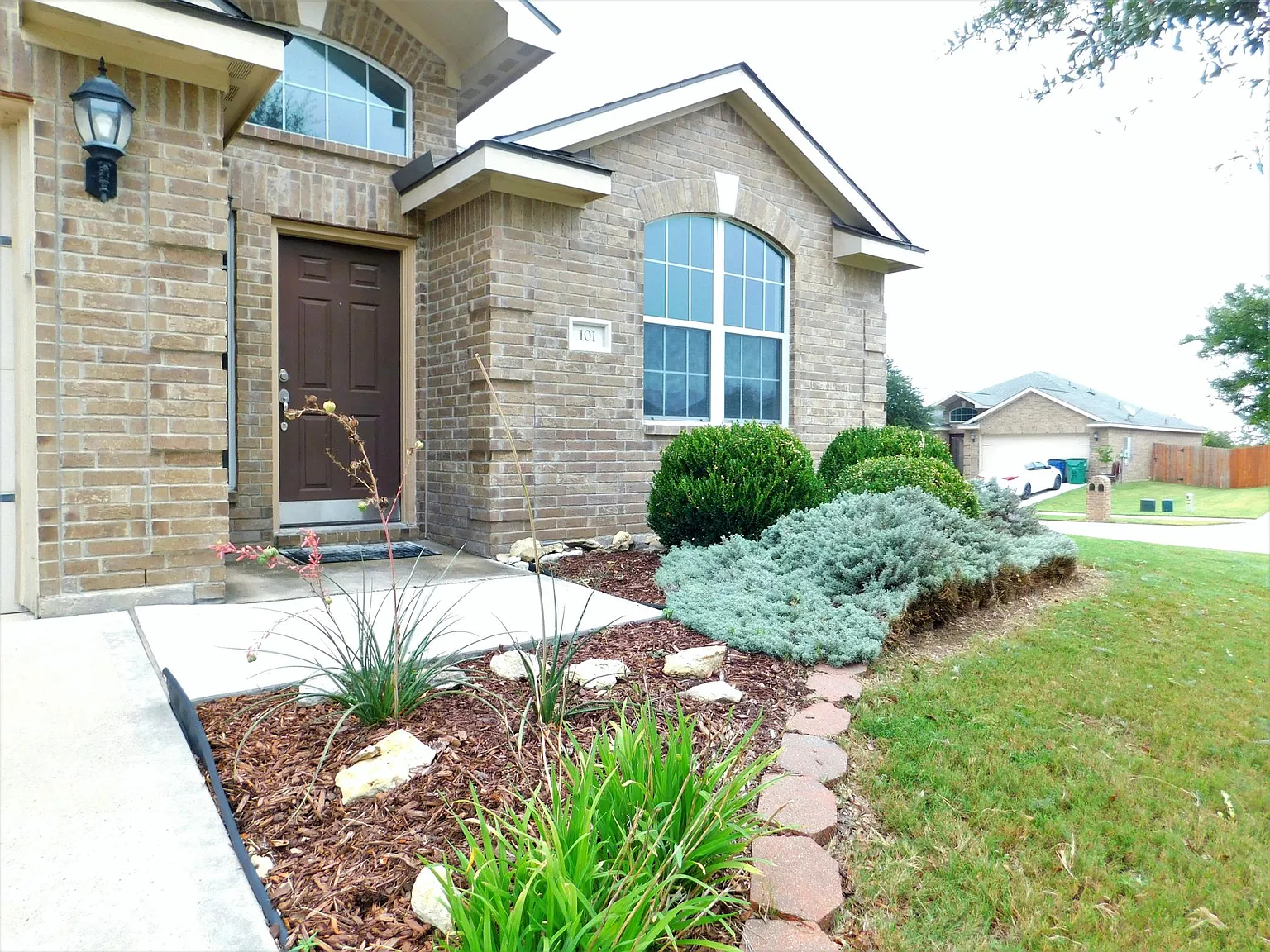 3 bed, 1491 sqft, $1,900 — Photo 2