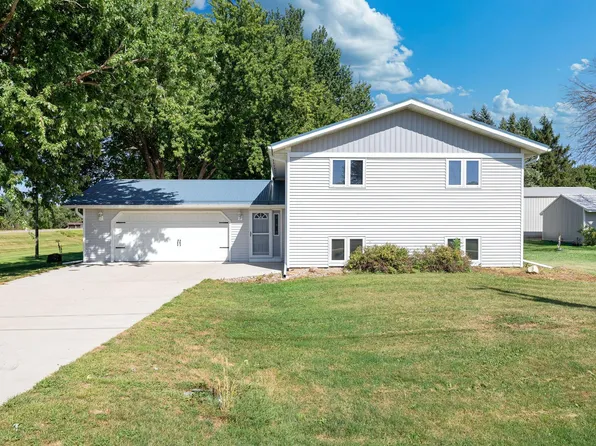 28 Leprechaun Ln, Mantorville, MN 55955