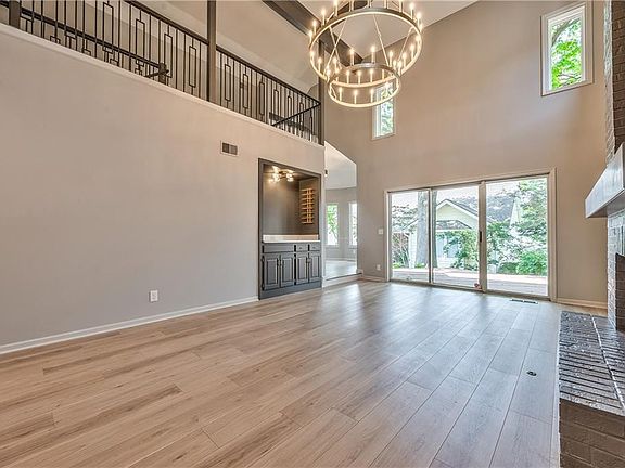 5th image of 4512 W 90th St