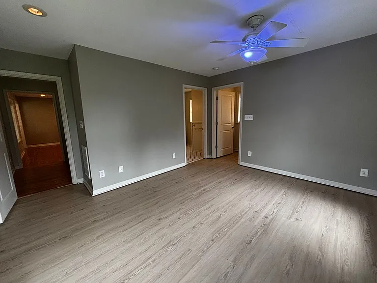 1326 E 32nd Pl — Photo 25