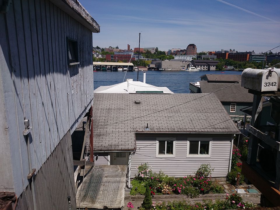 2nd image of 3240 Portage Bay Pl E