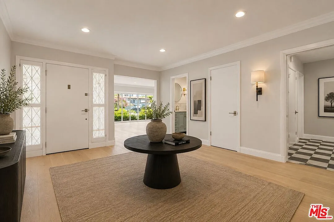 5 bed, 6.0 bath, 4412 sqft, $31,500 — Photo 2