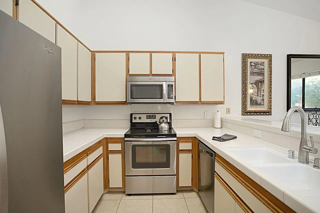 2 bed, 1350 sqft, $2,700 — Photo 3