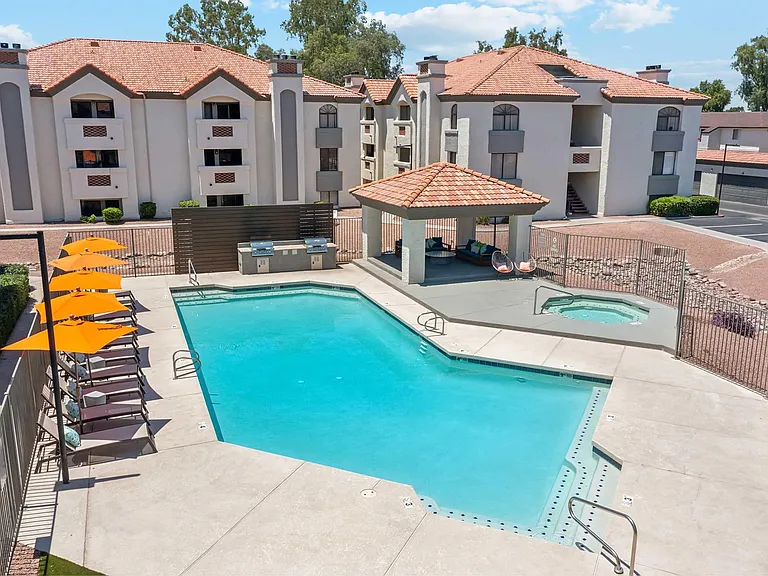 Twin Palms — Photo 29