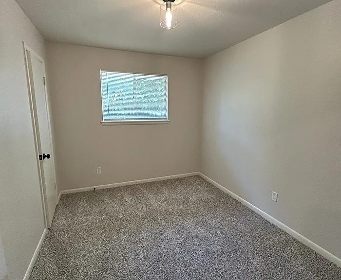 101 S Dallas Ave — Photo 11