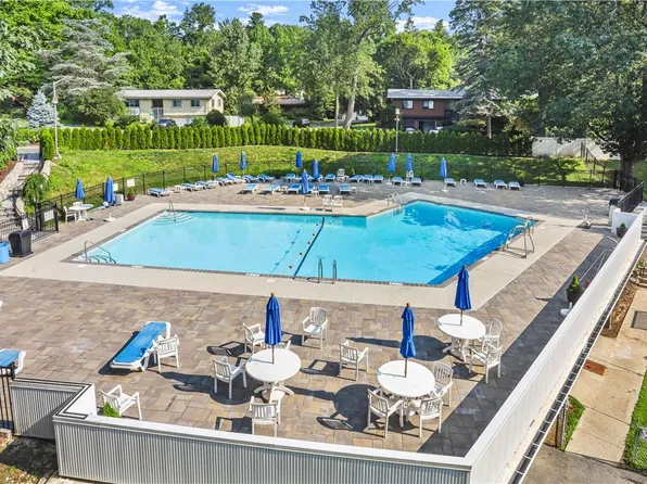 1516 Fox Glen Drive, Hartsdale, NY 10530