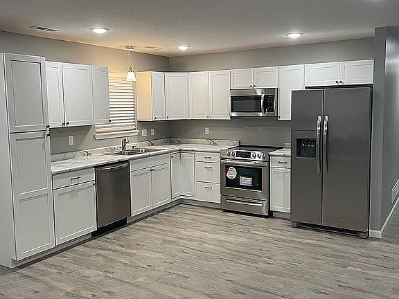 3rd image of 408 E Lee St