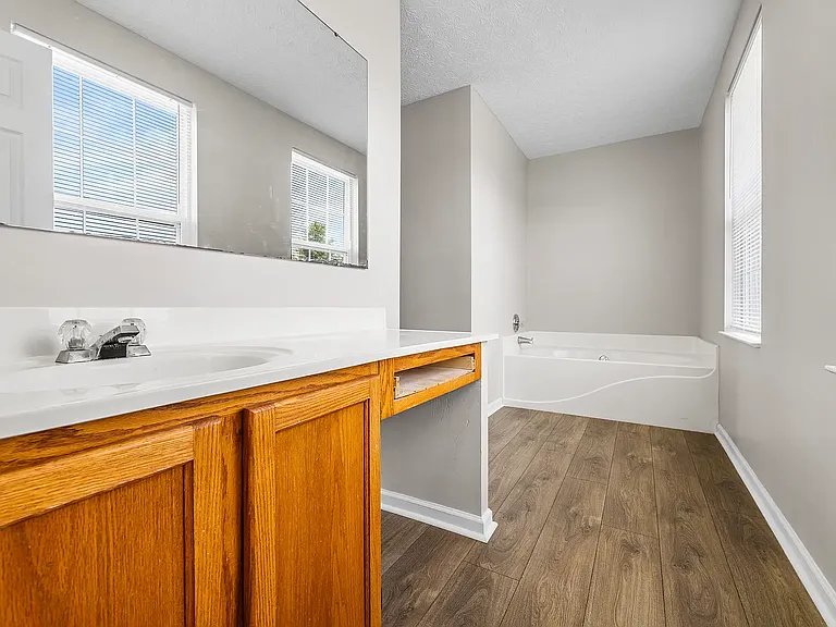 328 Regency Ave — Photo 14