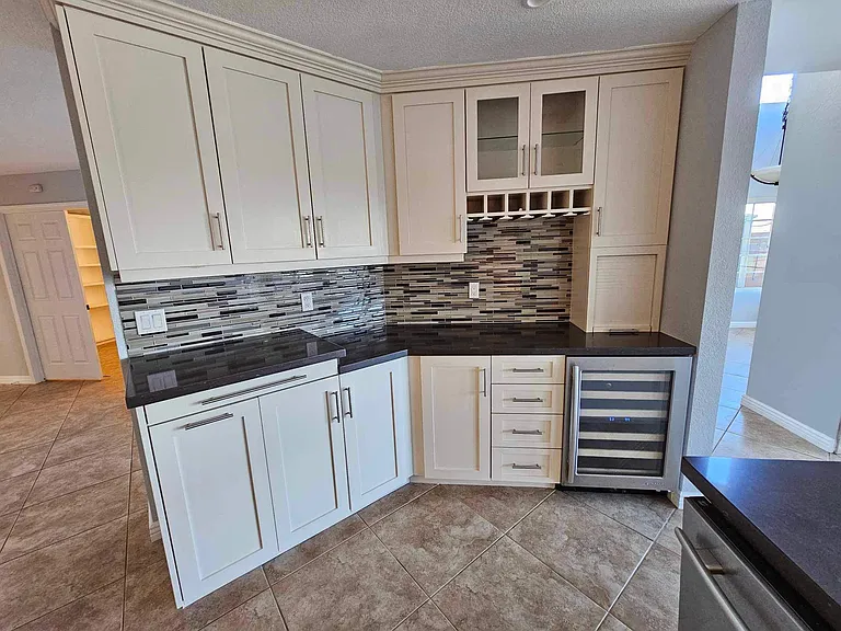 10794 Glendover Ln — Photo 4