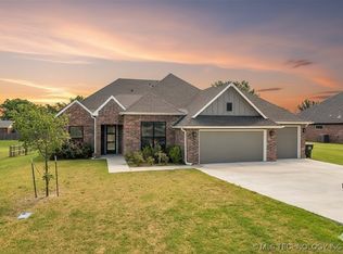 709 N 24th St, Collinsville, OK 74021