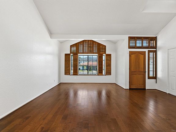 5th image of 1693 W Country Club Ln W