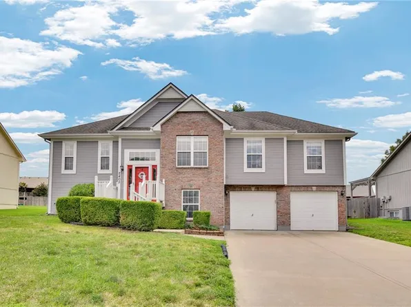 2405 NE Carousel Ct, Lees Summit, MO 64086